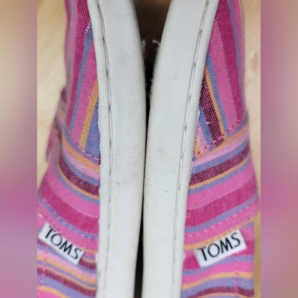 Tom's Avalon Raspberry Striped Girl Slip On Shoes Size 13 - Picture 8 of 10